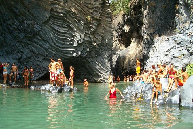 Tour privato delle Gole Alcantara con pranzo biologico in "Trattoria"