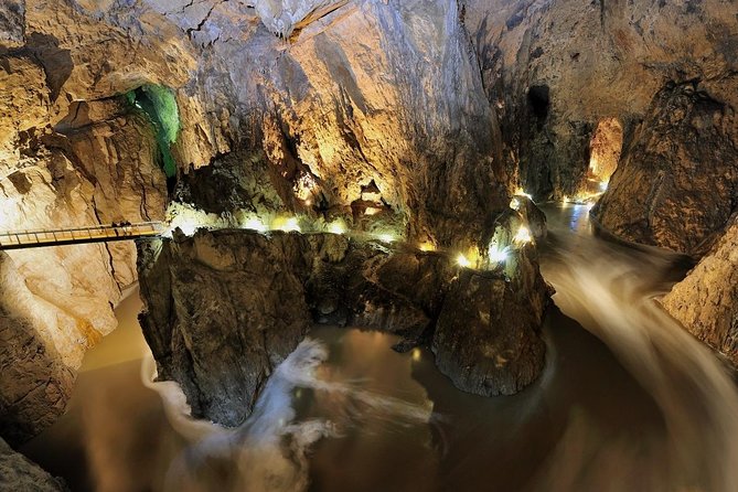 Lipica Stud Farm & Skocjan Caves - Tour per piccoli gruppi da Trieste