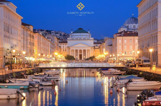 Tour guidato nel cuore della città ed esperienza in storico caffè