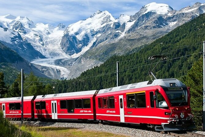 Treno rosso del Bernina e tour di St Moritz da Milano