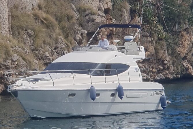Tour in Barca Exclusive sulla Costa di Palermo Baia Mondello