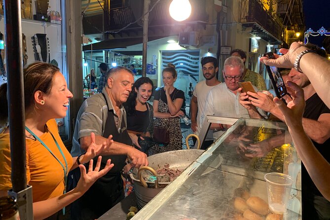Tour notturno per piccoli gruppi di street food di Palermo (tutto compreso)