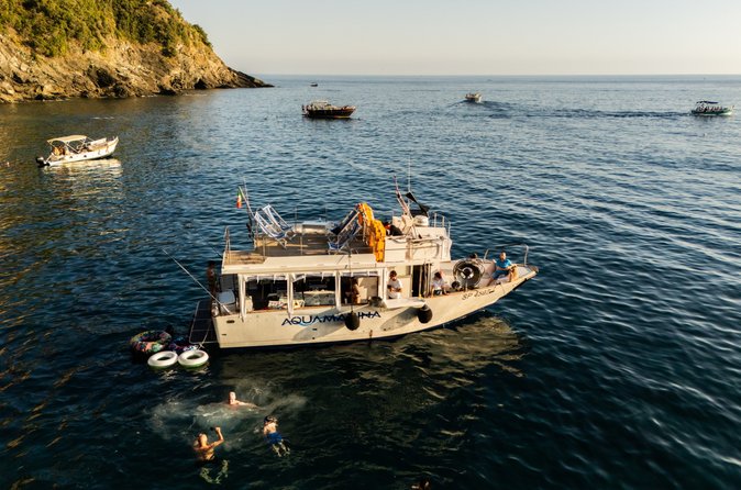 Tour in barca al tramonto delle Cinque Terre