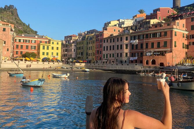 Tour Rilassante in Barca con Aperitivo a Cinque Terre