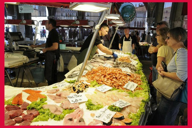 Visita del mercato locale e corso di cucina privata presso la casa di Cesarina a Siracusa