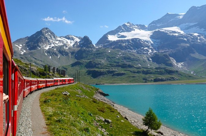 Crociera sul Lago di Como, St. Moritz e Bernina Tour in treno rosso da Milano
