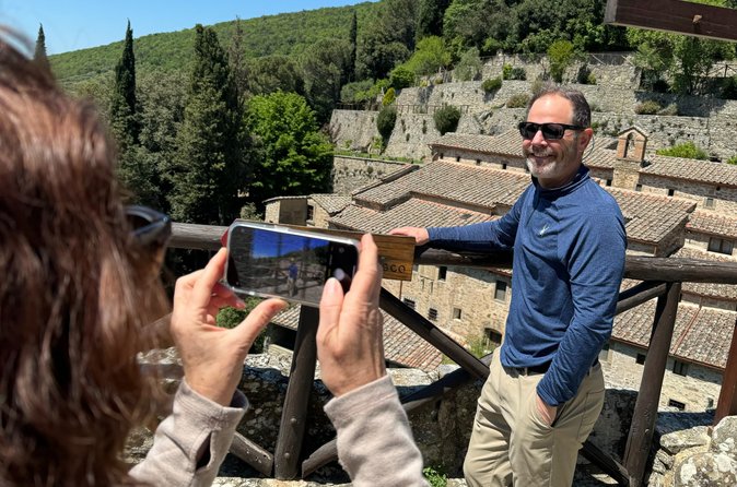 Cortona Private Hero Experience Pranzo in E-Bike di lusso e tour del vino