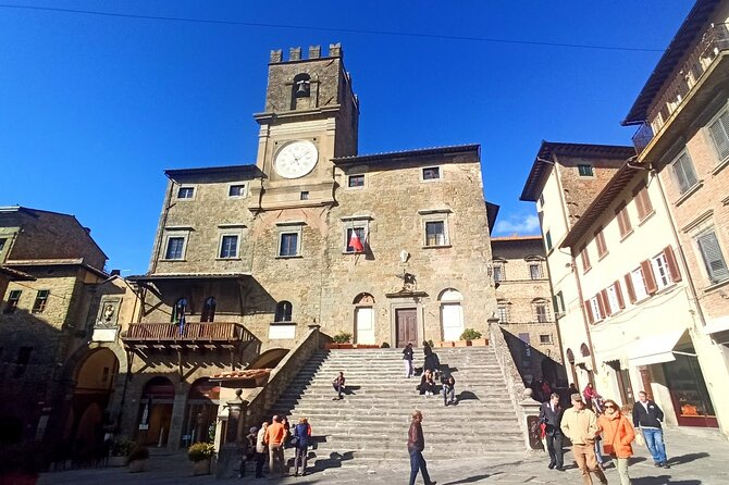 TRASFERIMENTO PRIVATO: da Firenze ad Assisi con fermate a Montepulciano e Cortona