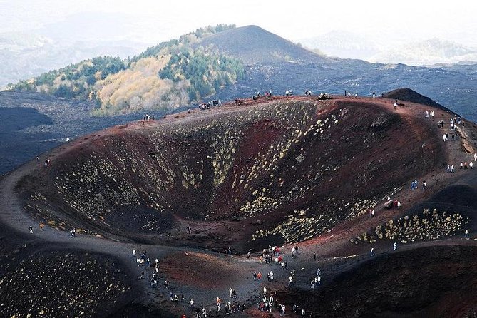 Tour privato dell'Etna e visita della cantina con degustazione enogastronomica da Taormina