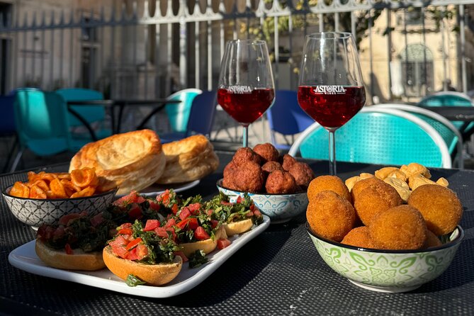 Street Food Lecce: Tour guidato a piedi con cibo e vini tipici.