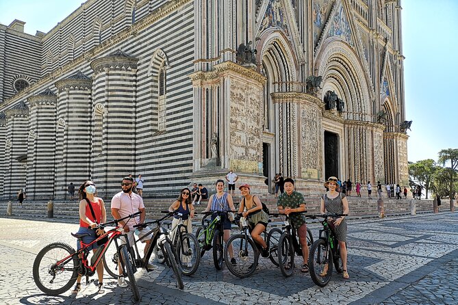 E-bike tour in Orvieto in piccolo gruppo: storia, cultura con pranzo o cena