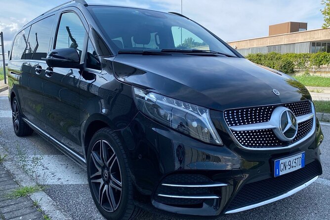 Trasferimento in limousine privata dall'aeroporto VCE di Venezia a Cortina d'Ampezzo Max6Pax