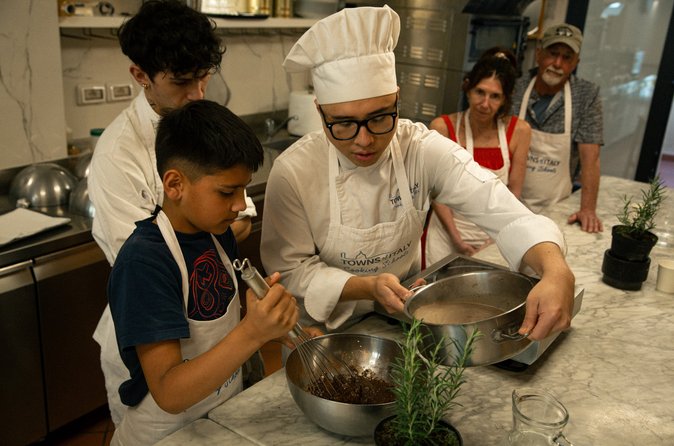 Corso di preparazione della pizza a Firenze con gelato e vino illimitati
