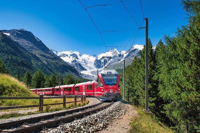 Esperienza a bordo del Trenino Rosso del Bernina