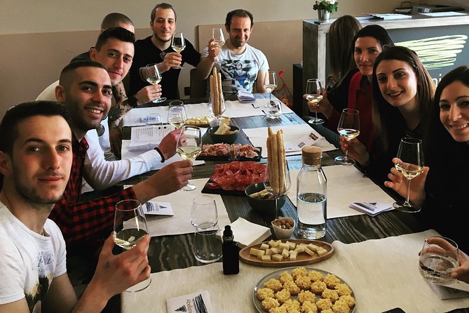 Abellonio Cascina Piccaluga - visita ai vigneti, alla cantina degustazione vini