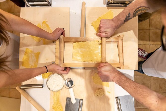 Corso di cucina privata con pranzo o cena presso una casa del luogo a Ragusa