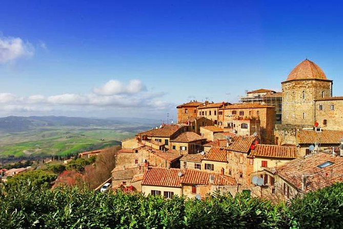 Volterra e San Gimignano con Teatro Bocelli da Viareggio Tour privato