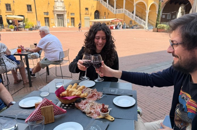 Ferrara Walking Tour Punti salienti e degustazioni