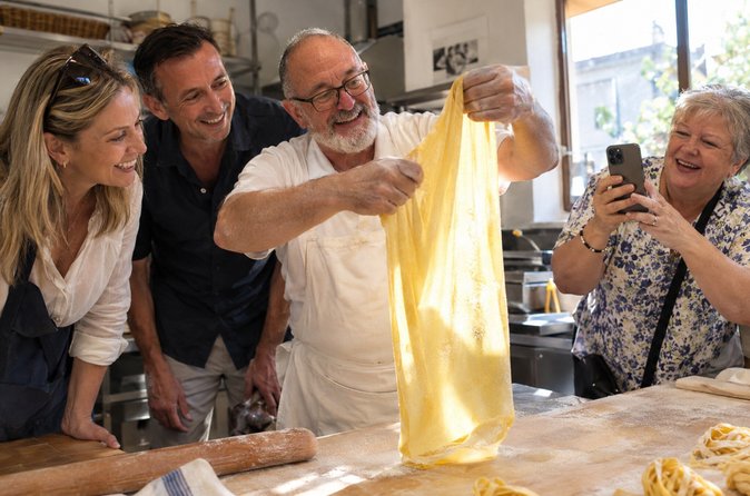 Tour Gastronomico di Parma: Cucina Artigianale e Pranzo Completo (Max 8 Ospiti)
