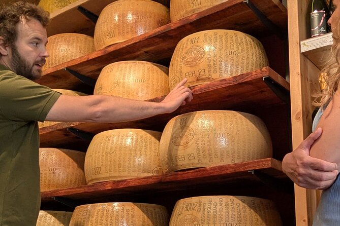 Parma Food Tour con giro turistico e degustazione di parmigiano