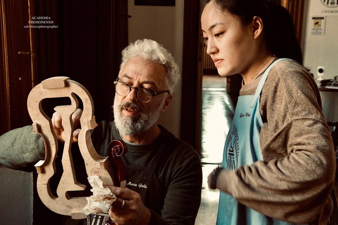 Il segreto di Stradivari a Cremona: visita alla Scuola di Liutaio