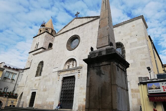 Tour privato a piedi di arte e cibo di Fondi con guida locale