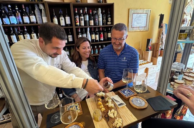 Esperienza di Degustazione di Vini e Cibo Locale di Assisi