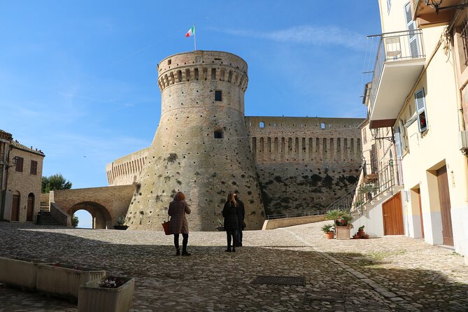 2 Ore Tour Privato Guidato a Piedi a Acquaviva Picena Marche