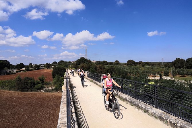 GPS tour in E-Bike sulla ciclovia dell'acquedotto Pugliese con degustazione vini