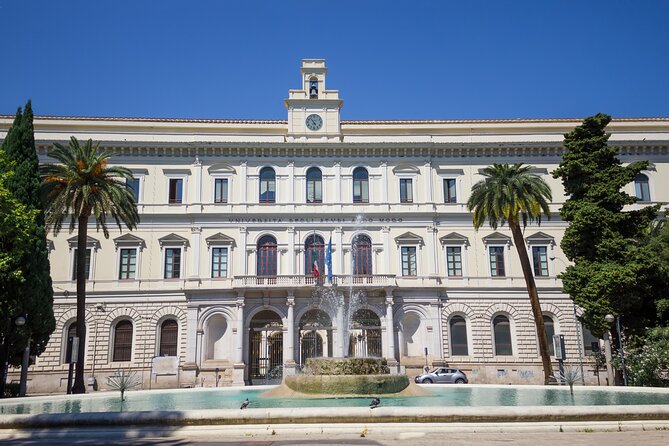 Bari caccia al tesoro & Highlights tour a piedi autoguidato