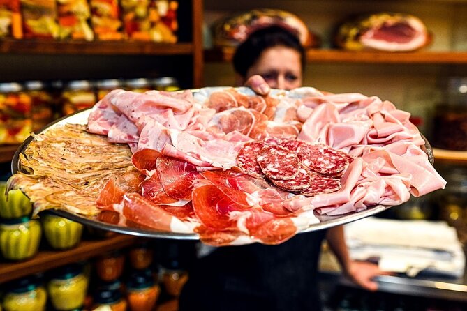 Bologna Food & Market Tour con piatti locali, pasta, vini e altro