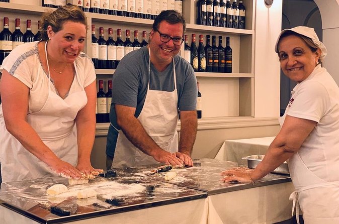 Corso di Cucina Bolognese Pasta e Tiramisù con Vino di Cooking Italy