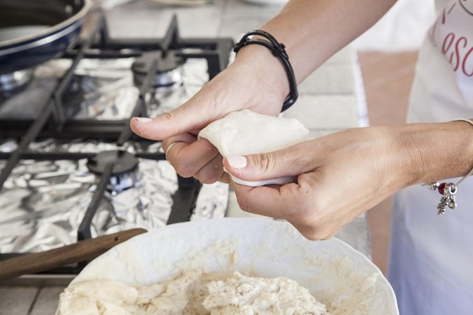Corso privato di pizza e tiramisù a casa di Cesarina con degustazione a Chieti