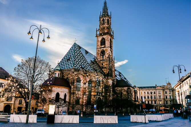 Bolzano caccia al tesoro & Highlights tour a piedi autoguidato