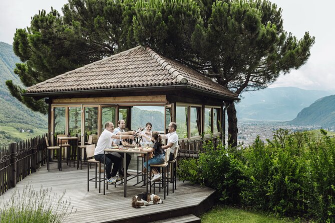 Visita guidata alla cantina con degustazione a Bolzano presso lo SKYWINE PAVILLON