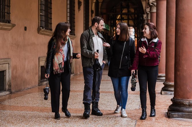 Tour privato delle attrazioni e delle gemme nascoste di Bologna con un locale