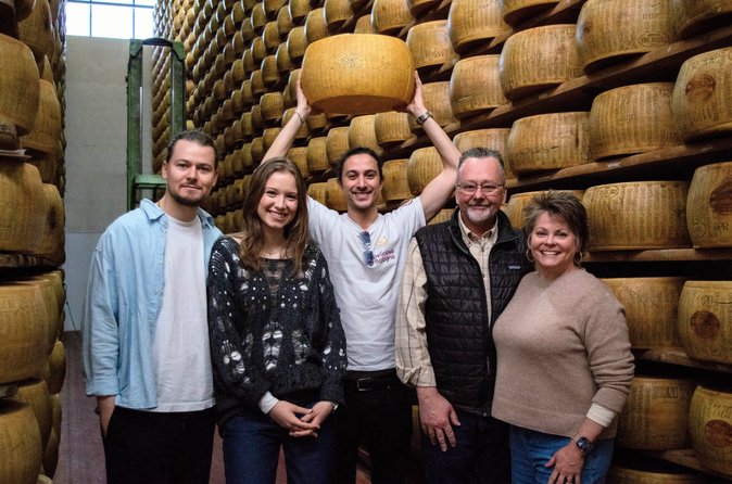 Gusto della Tradizione : Parmigiano, Wine & Balsamic Tour da Bologna