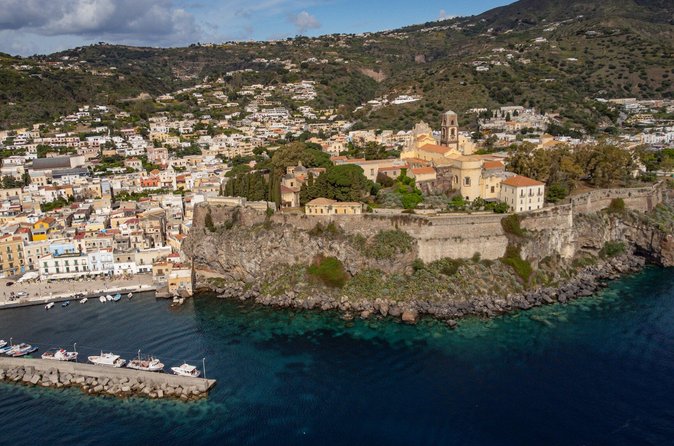 Lipari Passeggiata tra Storia Vicoli e Panorami