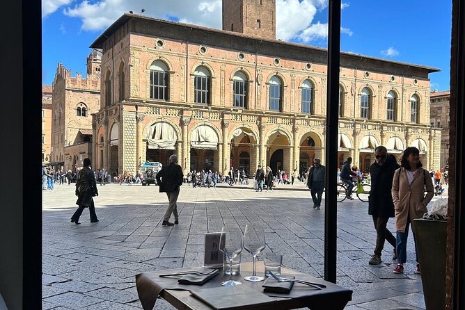 Bologna Food Tour ed Esperienza Enogastronomia con Chef Locale
