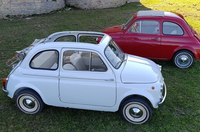Guida una Fiat 500 vintage sulla Riviera del Conero.