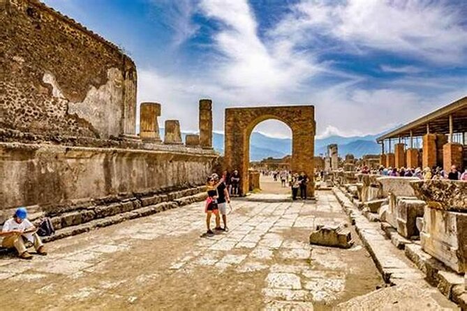 Tour a Pompei Scavi e Degustazione di Vini con pranzo da Positano