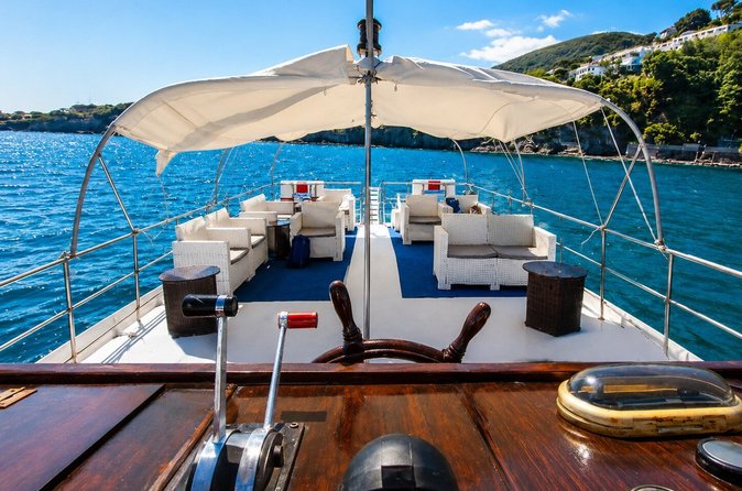 Escursione in barca con Pranzo a bordo alla Scoperta di Ischia
