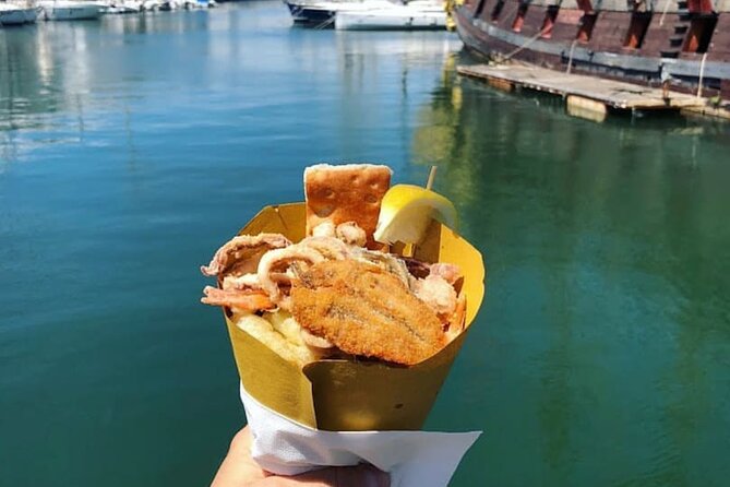 Tour gastronomico guidato con degustazione di vini a Genova