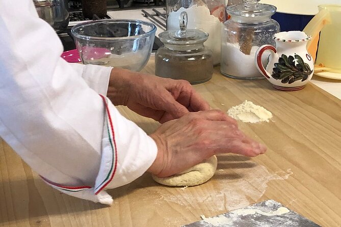 Corso di cucina toscana a Siena con pasta fatta a mano, vino e cena