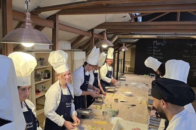 Corso di cucina Toscana, Italiana, tiramisù e degustazione 3 vini