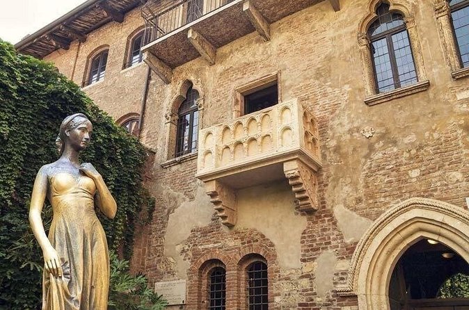 Juliet's House Cortile e balcone Esperienza Fast Track Ingresso