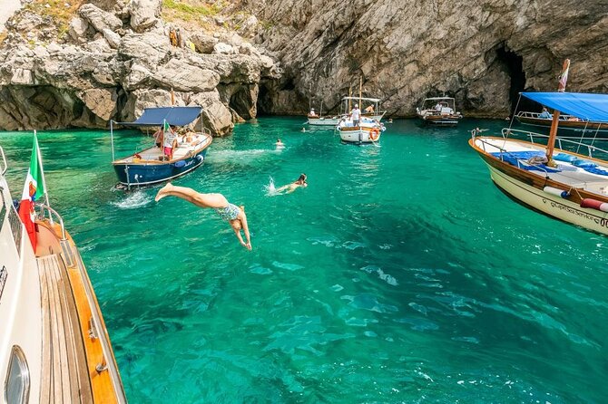Da Sorrento: Tour in barca a Capri con visita opzionale alla Grotta Azzurra