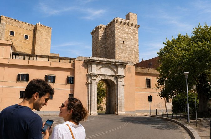 Cagliari caccia al tesoro & Highlights tour a piedi autoguidato